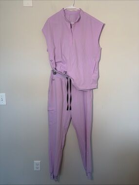 FIGS Scrub Set - Zamora Jogger and Rafaela Top in Lavender - M / M Tall